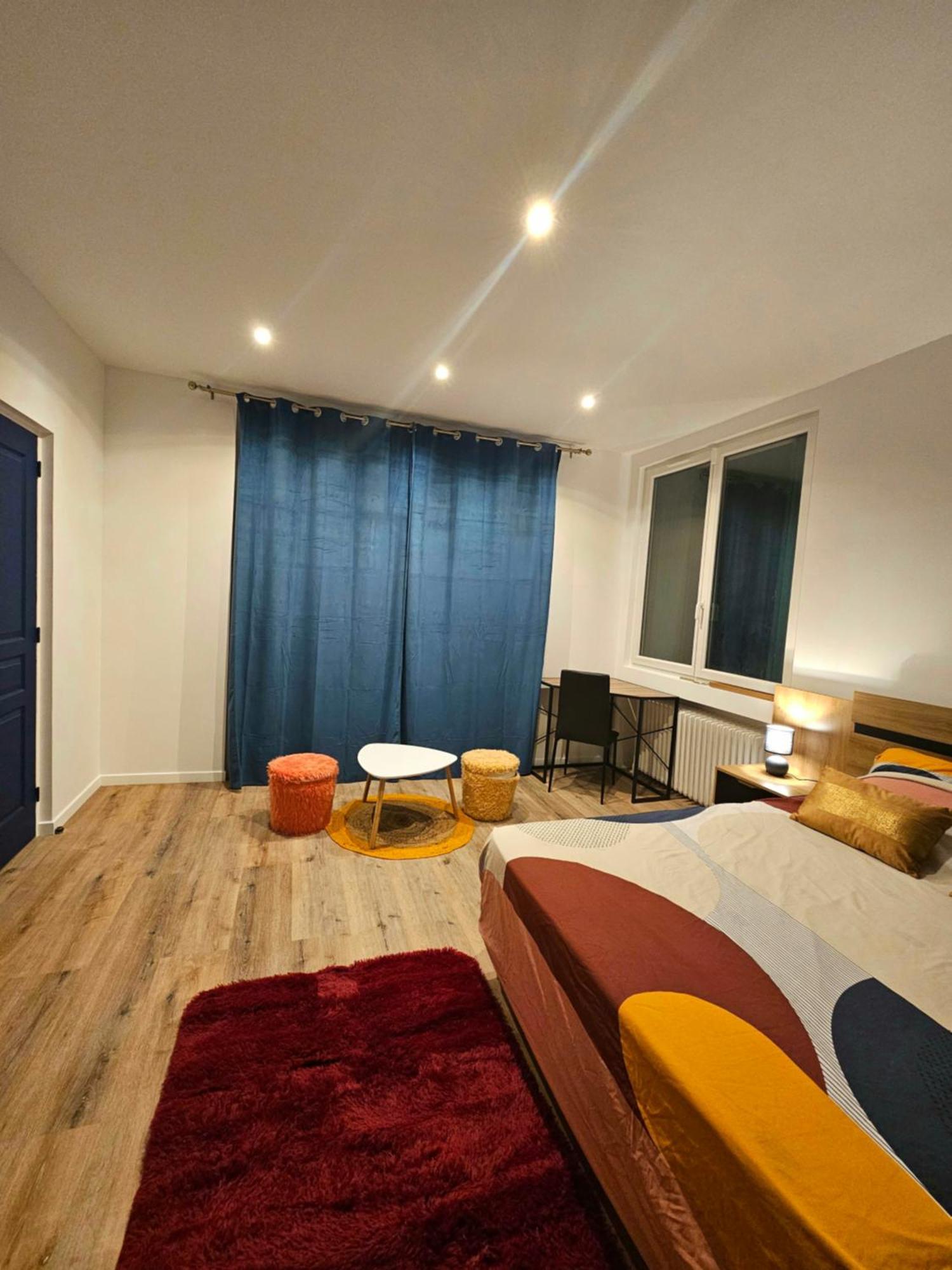 Saint-Michel  Maison Spacieuse Privatisee Ou A La Chambre - Places De Parking חדר תמונה